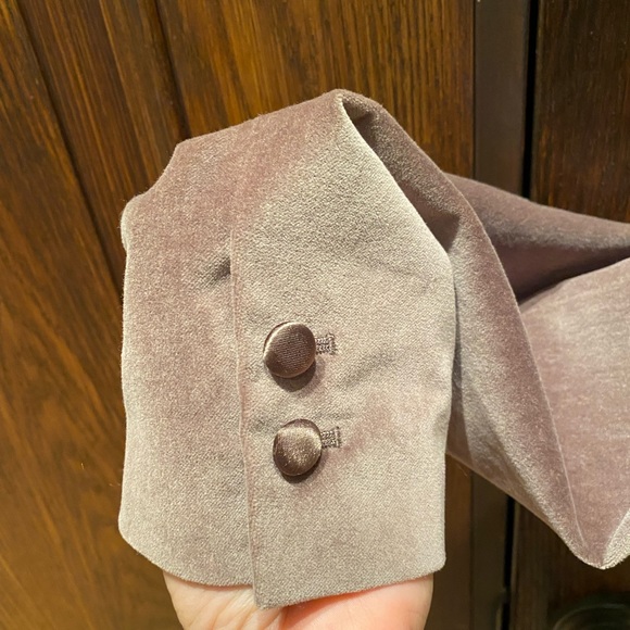 Banana Republic Velvet Blazer - Picture 5 of 8